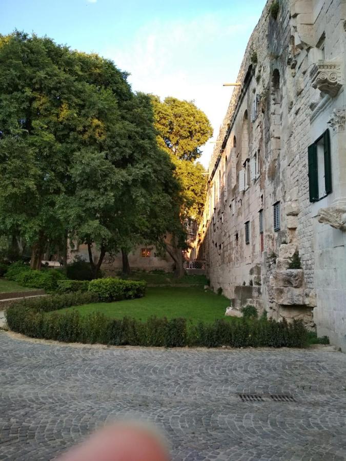 Studio Sfinga In The Heart Of Diocletian'S Palace Сплит Екстериор снимка